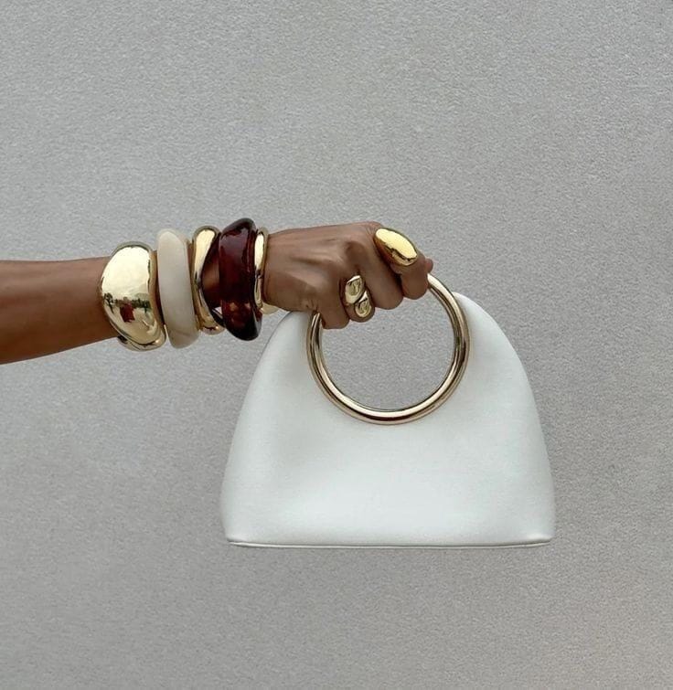 الأحذية والإكسسوارات