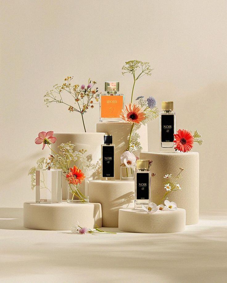 عطور وزيوت عطرية